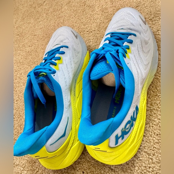 Hoka One One Arahi 6 (SAMPLE MODEL) -  Size 9 - Picture 3 of 4